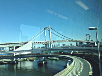 Traverser le pont arc-en-ciel à Odaiba basic-mars-2014