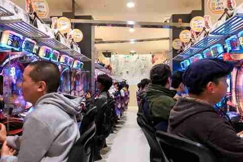 Quartier animé d'Akihabara à Tokyo - Le paradis des amateurs d'anime, jeux et électronique