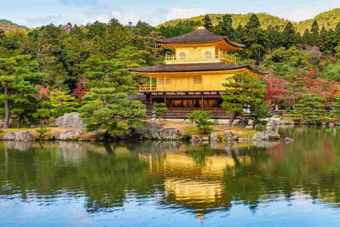 Temple Kinkaku-ji recouvert de feuilles d’or à Kyoto