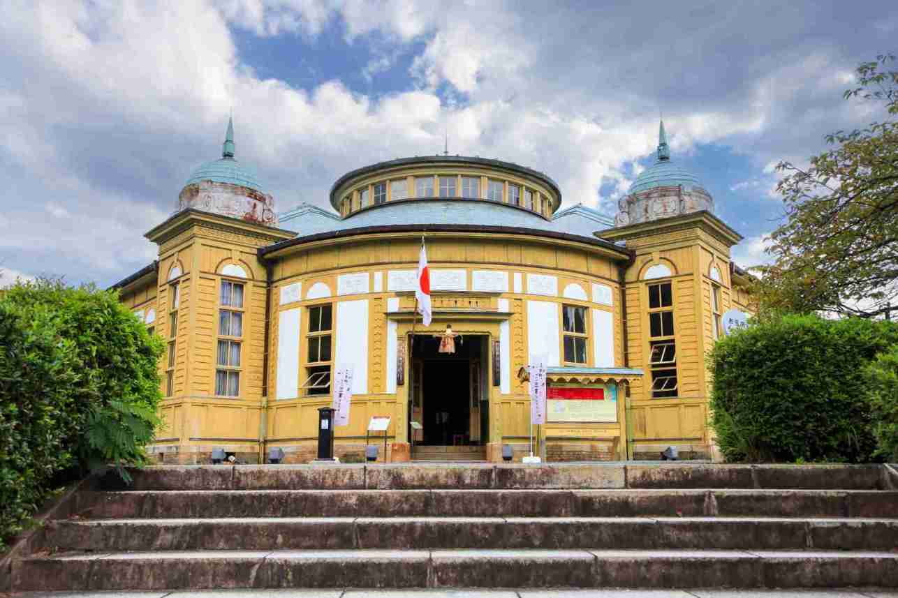 Bâtiments historiques au musée en plein air Meiji Mura